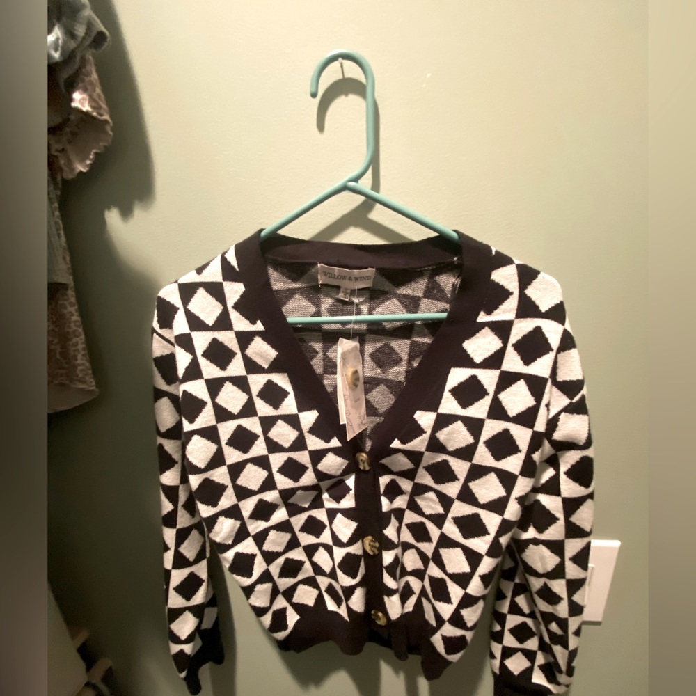 Black and White patterned sweater